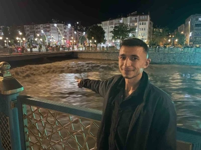Vatandaşlar tehlikeye rağmen k&ouml;pr&uuml;ye akın etti