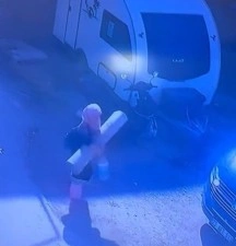 Yıkamaya gönderilecek halıları atıldı zannedip götürdü