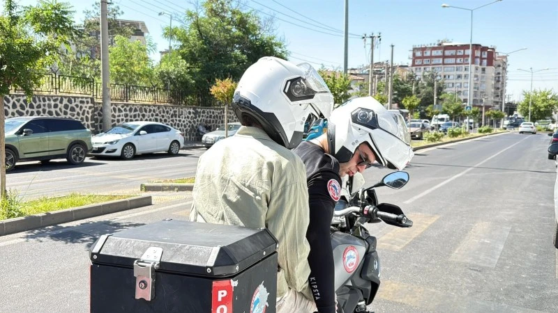 YKS&rsquo;de Polis Ekipleri Ge&ccedil; Kalan Adaylar İ&ccedil;in Seferber Oldu
