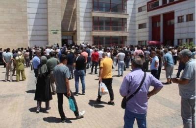 YKS devam ederken veliler heyecanlı: Her şey evlatlarımız için!