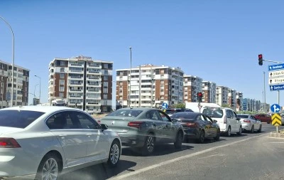 YKS&rsquo;nin İkinci Oturumunda Diyarbakır&rsquo;da Trafik Yoğunluğu