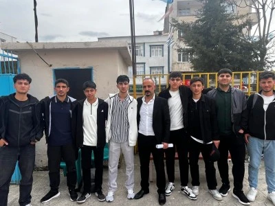 YKS&rsquo;ye girecek &ouml;ğrencileri kampa g&ouml;nderdiler