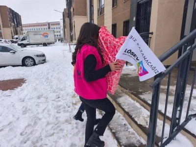 Yoğun Kar Altında Umut Taşıdılar