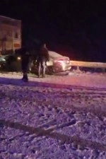 Yoğun kar yağışı kazaları beraberinde getirdi: 1 &ouml;l&uuml;, 5 yaralı