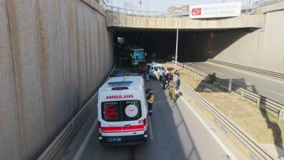 Yola d&ouml;k&uuml;len yağ zincirleme kazaya sebep oldu: 4 yaralı