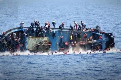 Yolcu gemisi battı çok sayıda ölü 