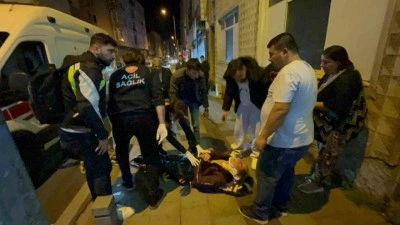 Yolun karşısına ge&ccedil;meye &ccedil;alışan yayaya motosiklet b&ouml;yle &ccedil;arptı