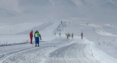 Yüksekova’da ’Kayaklı Koşu 1. Etap Yarışması’ başladı