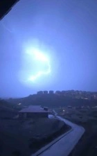 Yüksekova’da şimşekler görsel şölen sundu