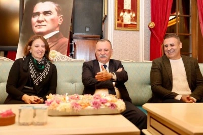 Yunusemre Belediyespor&rsquo;dan Başkan Balaban&rsquo;a s&uuml;rpriz kutlama