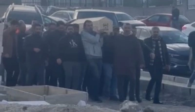 Yurt binasından d&uuml;şerek hayatını kaybeden &uuml;niversite &ouml;ğrencisi İstanbul&rsquo;da toprağa verildi