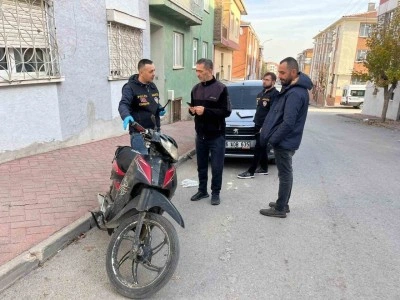 Y&uuml;r&uuml;me g&uuml;&ccedil;l&uuml;ğ&uuml; &ccedil;eken simit&ccedil;inin &ccedil;alınan ekmek teknesi polis tarafından 3 g&uuml;nde bulundu