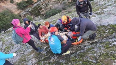 Y&uuml;r&uuml;y&uuml;ş yaparken dere yatağına d&uuml;şen şahıs kurtarıldı