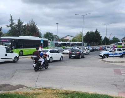 Zabıta ekipleri geç kalan öğrencileri sınava yetiştirdi