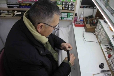 Zamana karşı direnen son usta: "Saat tamirciliği yok oluyor"
