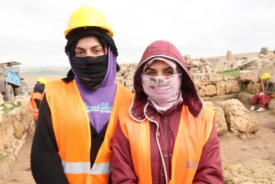 Zerzevan Kalesi&rsquo;nde Tarihe Dokunan Kadınlar