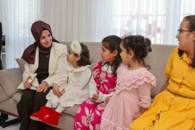 Zeynep S&ouml;zer, &Ccedil;ocuk Evini ziyaret etti