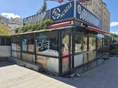 Z&uuml;beyde Hanım Bulvarı&rsquo;ndaki atıl işletmeye zarar verildi