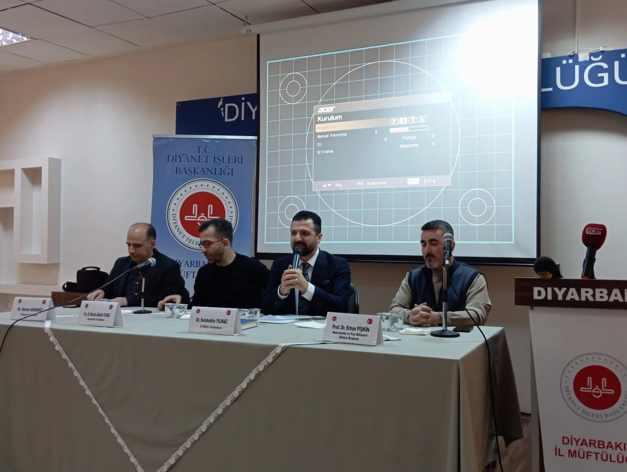 Diyarbakır&rsquo;da &ldquo;Dijital D&uuml;nyada Din, Bilim ve Gen&ccedil;lik&rdquo; Paneli D&uuml;zenlendi