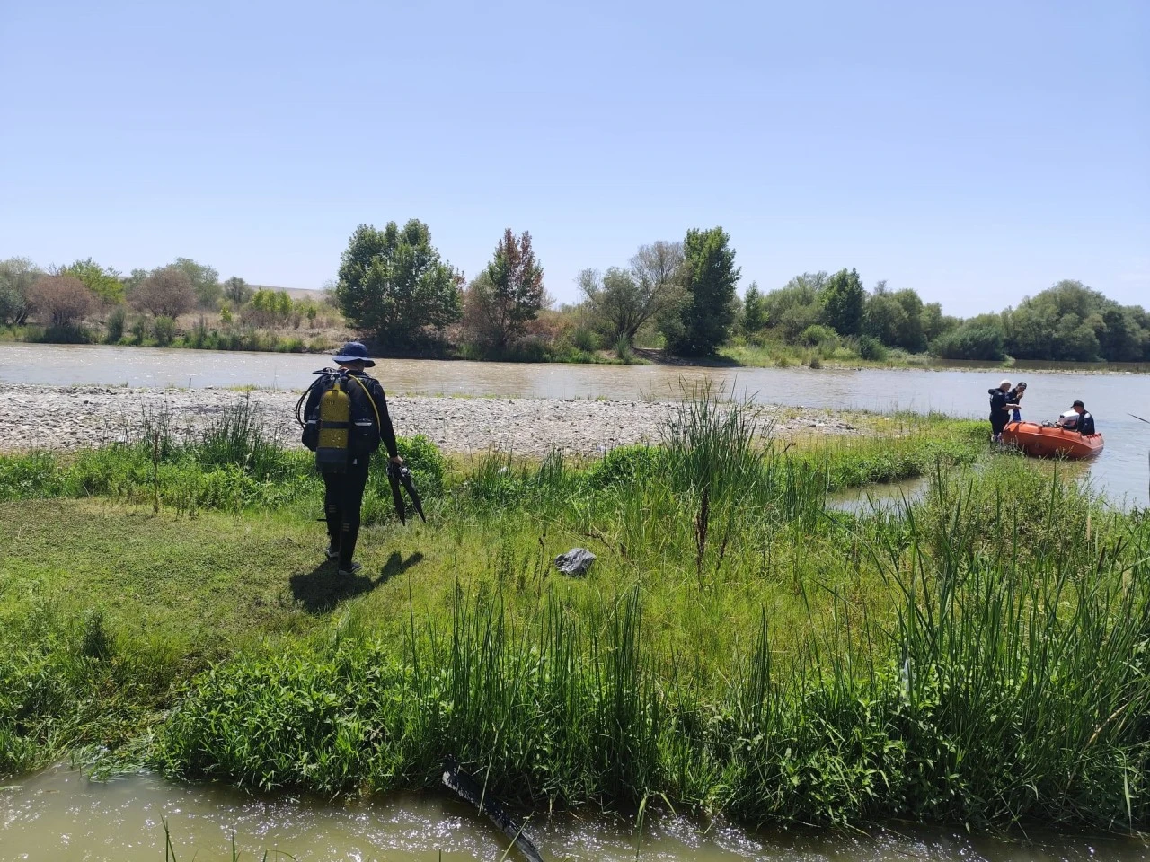 Diyarbakır Dicle Nehri'nde umutlu bekleyiş
