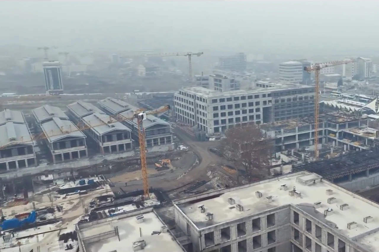 Yarım asırlık esnafının tek hayali yeni işyerine kavuşmak