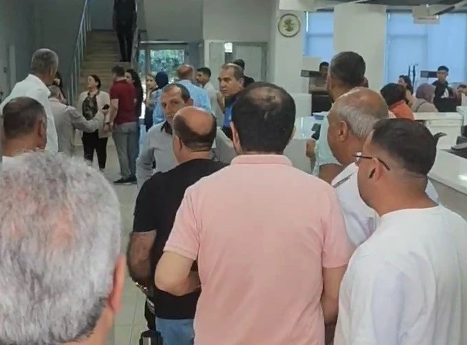 Bağlar Belediyesi'nde gerginlik: Emekliler alacakları için ayaklandı