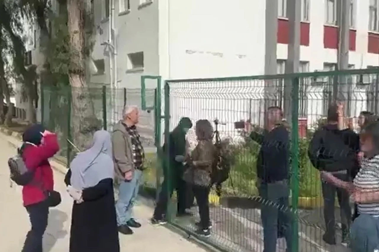 KKTC'de Baş&ouml;rt&uuml;l&uuml; &ouml;ğrenciye engel!