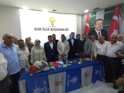 AK Parti Sur İl&ccedil;e Başkanlığı&rsquo;nda bayrak değişimi: Yeni başkan M&uuml;cahit Alakuş g&ouml;revi devraldı