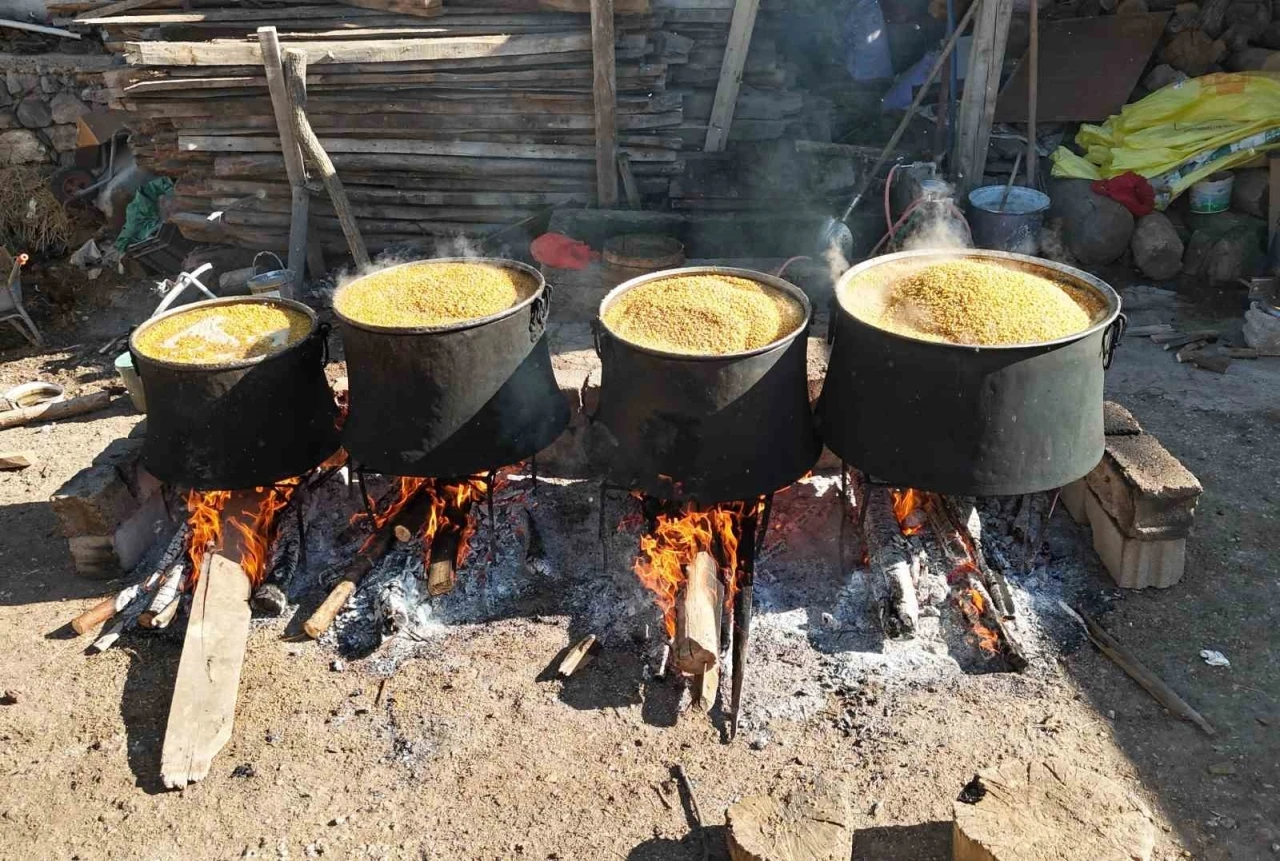 Anadolu sofralarının vazge&ccedil;ilmezi bulgur i&ccedil;in kazanlar kaynamaya başladı