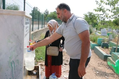 Anne ve 3 çocuğunun mezarı vatandaşlar tarafından ziyaret ediliyor