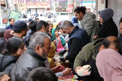 Bağlar&rsquo;da &Uuml;cretsiz &Ccedil;iğk&ouml;fte Dağıtımı