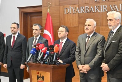 Bakan G&uuml;rlek Diyarbakır&rsquo;da &ouml;nemli A&ccedil;ıklamalar Yaptı