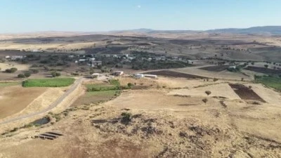 B&uuml;şra bebeğin &Ccedil;ermik&rsquo;teki evi g&ouml;r&uuml;nt&uuml;lendi: Kırık camlar dikkat &ccedil;ekti