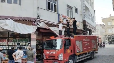 &Ccedil;ermik&rsquo;te iki g&uuml;n mahsur kalan yavru kedi itfaiye ekiplerince kurtarıldı