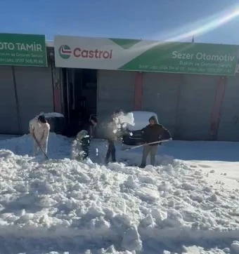Diyabakır 3. Sanayi Sitesi Esnafı Kar Temizliği Bekliyor: İşler Durma Noktasında