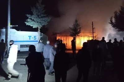 Dicle-Hani yolunda işyeri alevlere teslim oldu