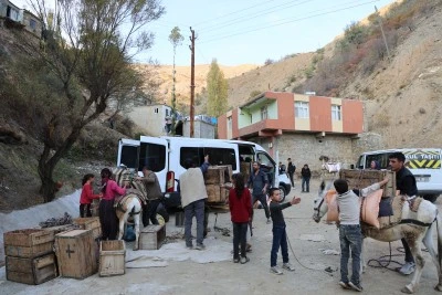 Diyarbakır'da 150 Hanelik Mahallede Eşyalar Eşeklerle Taşınıyor
