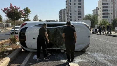 Diyarbakır’da İki Otomobil Çarpıştı: 1 Kişi Yaralandı