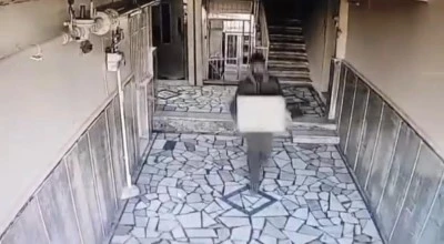 Diyarbakır&rsquo;da İlgin&ccedil; Hırsızlık Girişimi: &Ccedil;aldığını Geri Getirip Kameraya &ldquo;Ben Yapmadım&rdquo; İşareti Yaptı