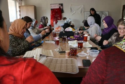 Diyarbakır’da Kadınların Tel Kırma Sanatı Ürünleri Yoğun İlgi Görüyor
