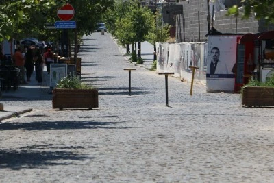 Diyarbakır&rsquo;da kavurucu sıcaklar hayatı yavaşlattı