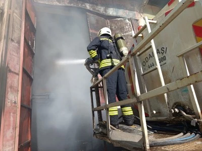 Diyarbakır’da Otomobil Parçaları Deposu Yandı