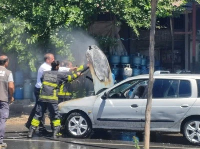 Diyarbakır'da Seyir Halindeki Otomobil Alev Aldı ve Patladı