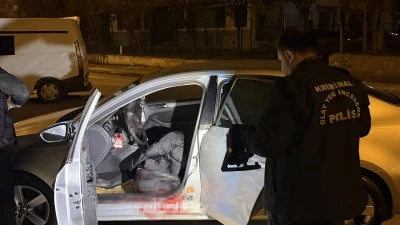 Diyarbakır'da Seyir Halindeki Otomobile Silahlı Saldırı