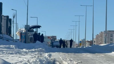 Diyarbakır&rsquo;da Ulaşım Durdu Vatandaşlar Yolda Kaldı