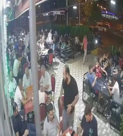 Diyarbakır'da Yolun Karşısına Ge&ccedil;mek İsteyen Yayaya Otomobil &Ccedil;arptı