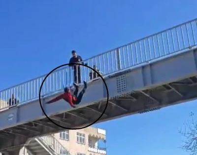 Diyarbakır Ergani’de Üstgeçitte İntihar Girişimi: Havalı Minder Kurtardı