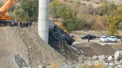 Diyarbakır Kulp’ta Köprü İnşaatında Çökme: 4 Yaralı, 2 Kişi Enkaz Altında