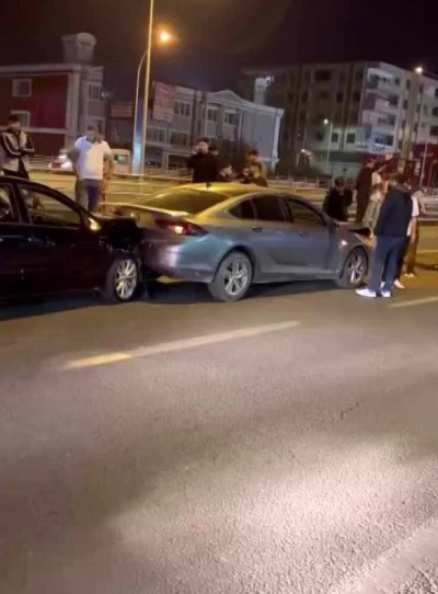 Diyarbakır-Şanlıurfa Yolunda Zincirleme Kaza: 9 Araç Çarpıştı