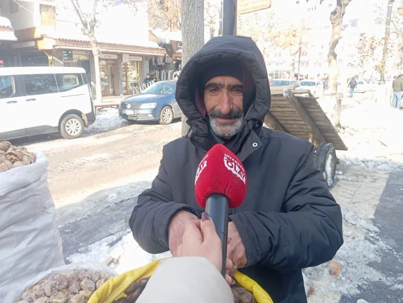 Diyarbakır&rsquo;da Soğuk Havalar Taze Meyve ve Kuruyemişe Talebi Artırdı